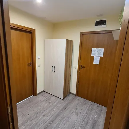 Forest Apartment/ Park *