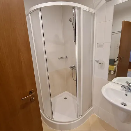 Forest Apartment/ Park *