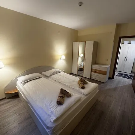 Forest Apartment/ Park *