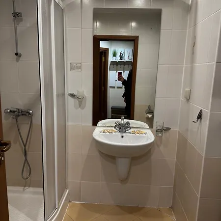 Forest Apartment/ Park *