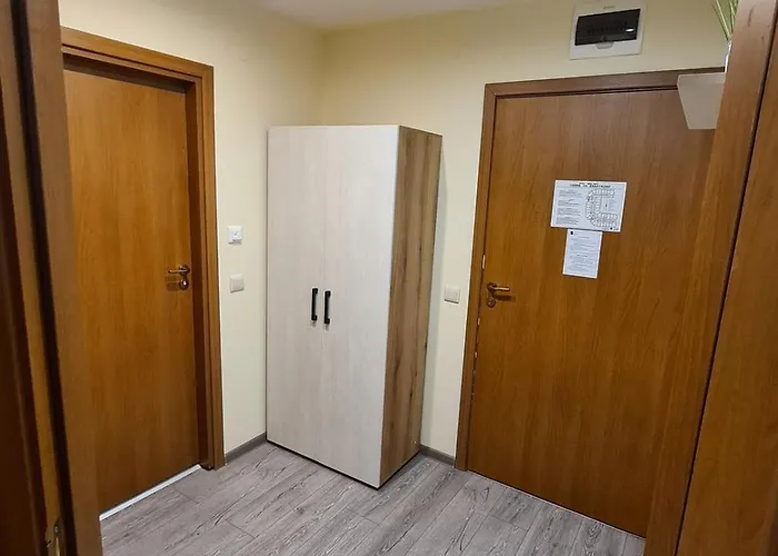 Forest Apartment/ Park *