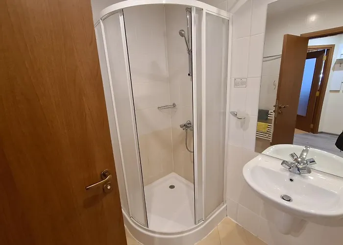 Forest Apartment/ Park *