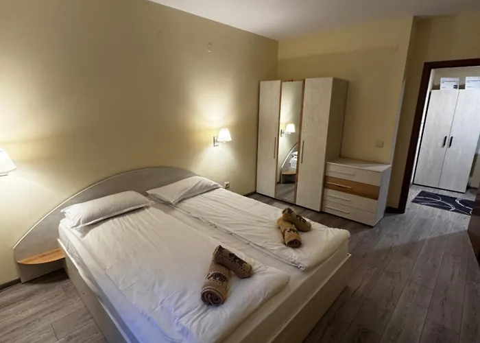 Forest Apartment/ Park *