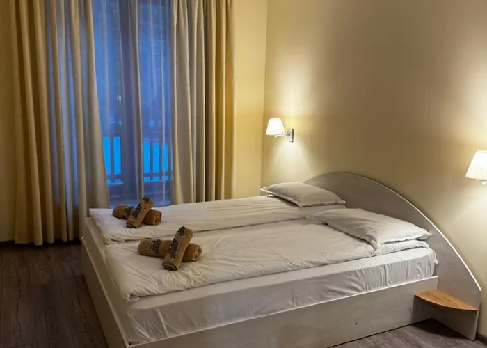 Forest Apartment/ Park